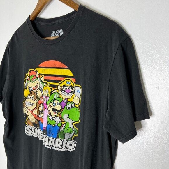 Super Mario Black Graphic Short Sleeve Shirt Size Large Men’s - Picture 2 of 8